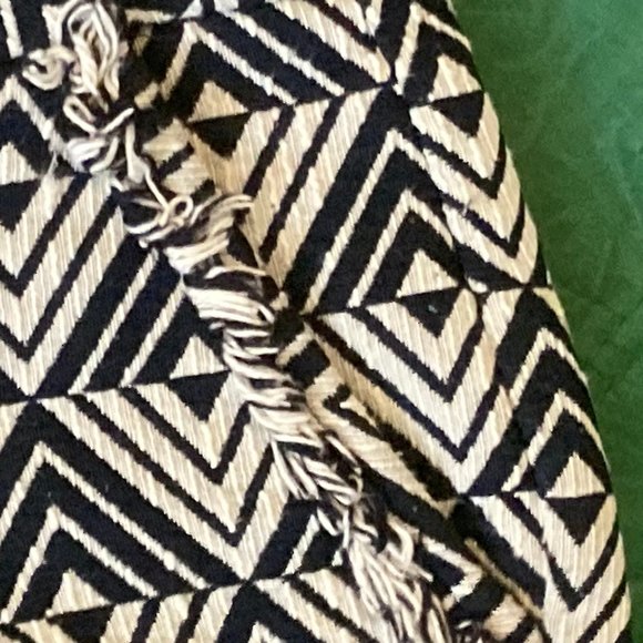 Trina Turk Designer Shorts Sz 4 | Geometric Cream & Navy | Resort Chic! - Picture 9 of 11